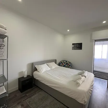 Апартаменты Atlantic Vista, Sunny And Steps From The *