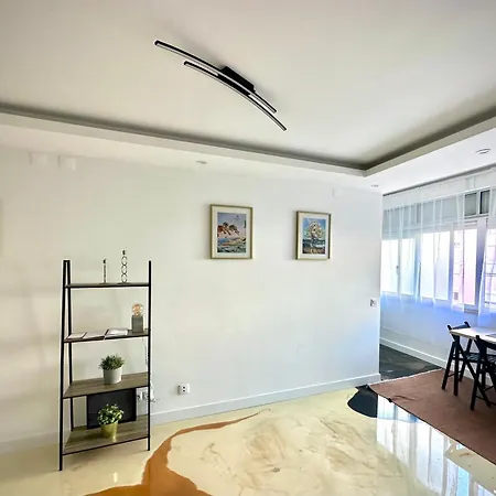 Atlantic Vista, Sunny And Steps From The Пасу-де-Аркуш