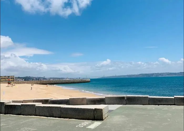 Atlantic Vista, Sunny And Steps From The * Paço de Arcos