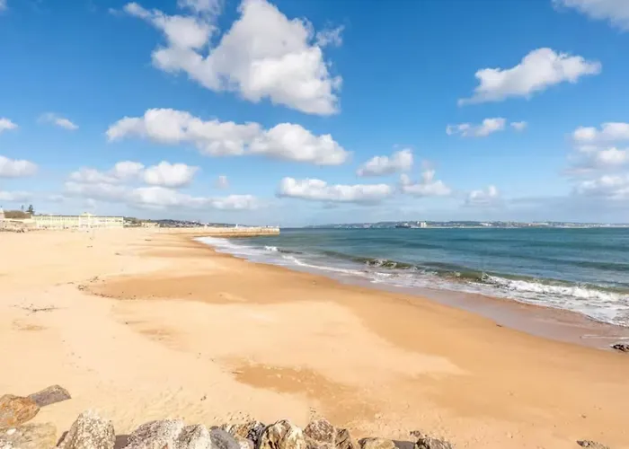 Atlantic Vista, Sunny And Steps From The Paço de Arcos