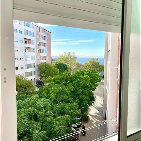 Sea View & 4 Minutes Walk To The * Paco de Arcos