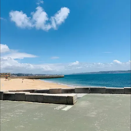 Atlantic Vista, Sunny And Steps From The * Paço de Arcos