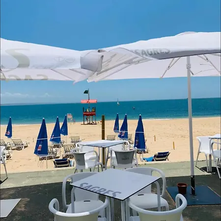 Sea View & 4 Minutes Walk To The Apartment