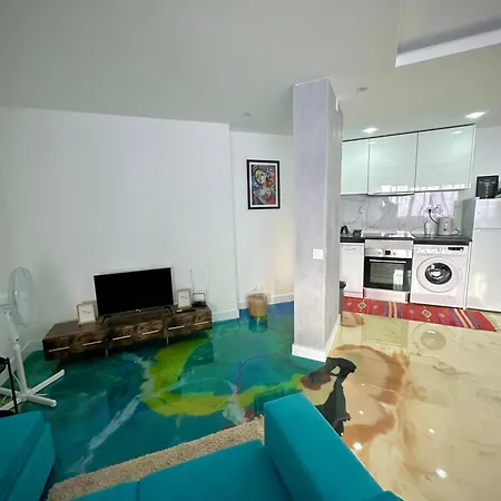 Sea View & 4 Minutes Walk To The