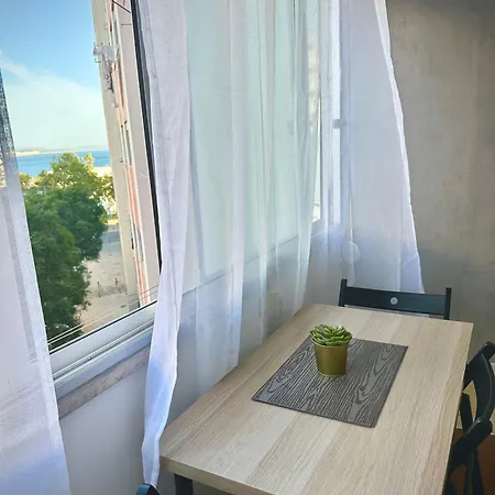 Sea View & 4 Minutes Walk To The * Paco de Arcos