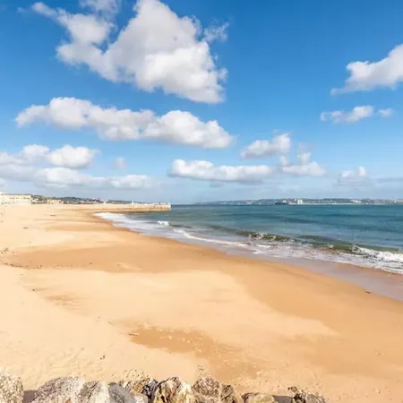 Atlantic Vista, Sunny And Steps From The Paço de Arcos