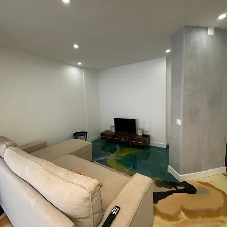 Sea View & 4 Minutes Walk To The Apartment