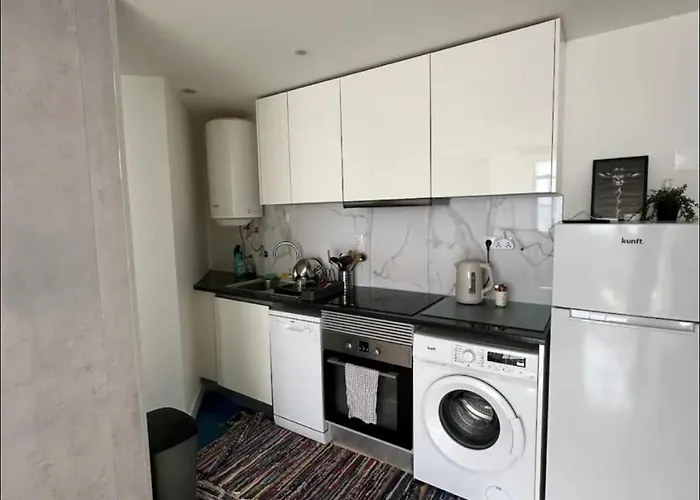 Atlantic Vista, Sunny And Steps From The アパート *