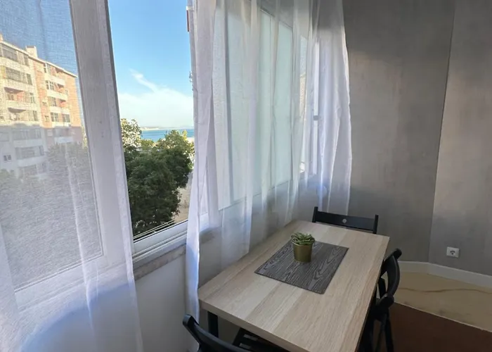 アパート Atlantic Vista, Sunny And Steps From The